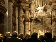 Fotografie der Beichtsthle in der Karlskirche samt Seitenaltar, danielGranbild menschen, besucher, Schler, Dr. Sammer, Altar, Lift